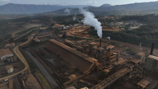 Perusahaan raksasa China, Tsingshan mulai mengoperasikan smelter nikel berkapasitas 50 ribu ton secara komersial di Indonesia.