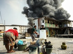 TNI-Polisi Patroli Amankan Rumah Warga Usai Kebakaran di Kapuk Muara