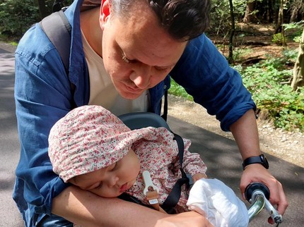 7 Potret Gemasnya Baby Nova Putri Gracia Indri, Nempel Banget Sama Papa Bule