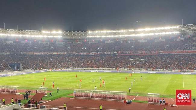Persija Jakarta unggul atas Persebaya Surabaya pada babak pertama duel Liga 1 di SUGBK, Minggu (30/7).