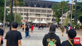 Bus Persebaya Dikawal Jakmania Menuju GBK
