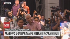 VIDEO: Prabowo dan Ganjar Tampil Mesra di Acara Diskusi