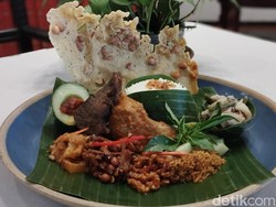 Gurihnya Sego Campur Favorit Wisman di Blitar