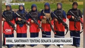 VIDEO: Viral, Santriwati Tenteng Senjata Laras Panjang