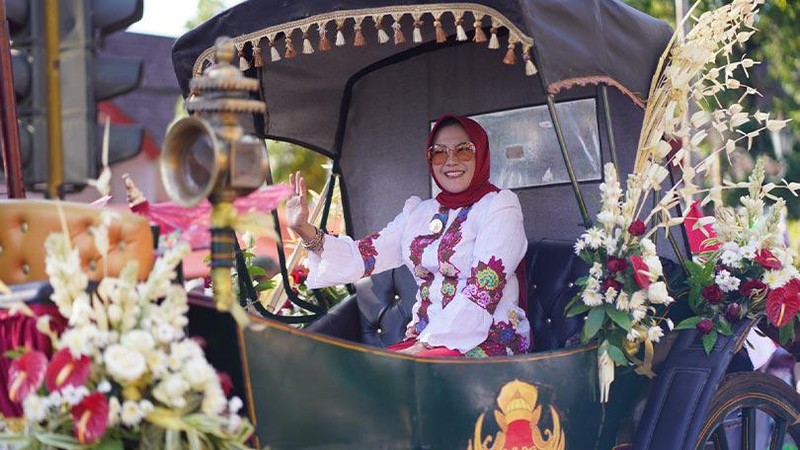 Dalam rangka memeriahkan hari jadi ke-219, Pemerintah Kabupaten Klaten, Jawa Tengah menyelenggarakan pagelaran Klaten Lurik Carnival (KLC), Minggu (30/7).