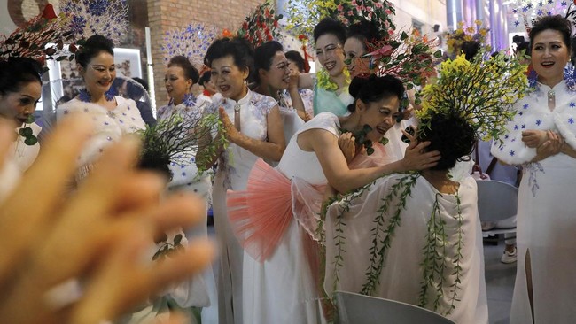 FOTO: Aksi Lansia di Atas Catwalk dalam Kontes Model Beijing