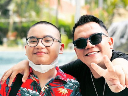 7 Potret Putra Almarhum Luri AFI yang Sudah ABG, Dibesarkan Sendirian oleh Sang Ayah