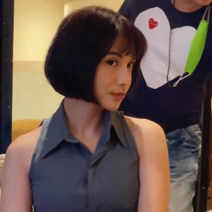 <p>Di kolom komentar, mulai dari rekan sesama artis hingga para pengikut Instagram meninggalkan beragam pendapat. Salah satunya menyebut Chealse terlihat semakin kece. <em>"Omggg chelsss KETJEHHH ABISSS!!!!"</em> kata @mell****.(Foto: Instagram @chelseaoliviaa)<br /><br /><br /></p>