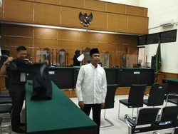 Ini Hal Memberatkan Tuntutan Kades Lontar Korupsi Dana Desa untuk Karaoke