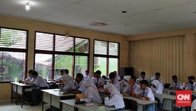 Cahaya 'Sang Surya' Menerangi SMA di Jambi