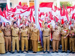 Gubernur Khofifah Ajak Kibarkan Bendera Merah Putih Serentak Mulai Besok