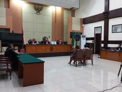 Ahli dari Jaksa Tak Hadir, Sidang Lanjutan Haris Azhar Fatia Ditunda