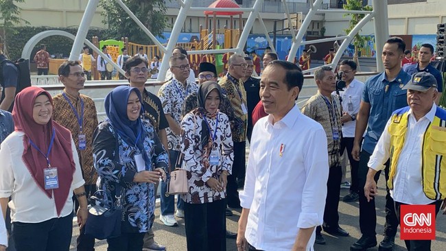 Presiden Joko Widodo (Jokowi) meminta agar seluruh proyek strategis nasional (PSN) selesai paling lambat semester I 2024.