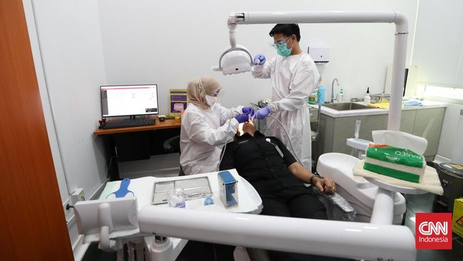 Tambal gigi di puskesmas bisa pakai BPJS Kesehatan asalkan peserta mengikuti prosedur yang berlaku. Simak syarat dan caranya.