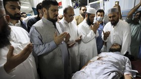 FOTO: Horor Ledakan di Acara Parpol Pakistan Tewaskan 44 Orang