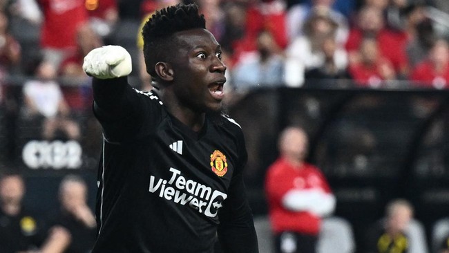 Aksi kiper Manchester United Andre Onana bentak-bentak Harry Maguire saat Dortmund mengalahkan MU 3-2 jadi berita olahraga terpopuler dalam 24 jam terakhir.