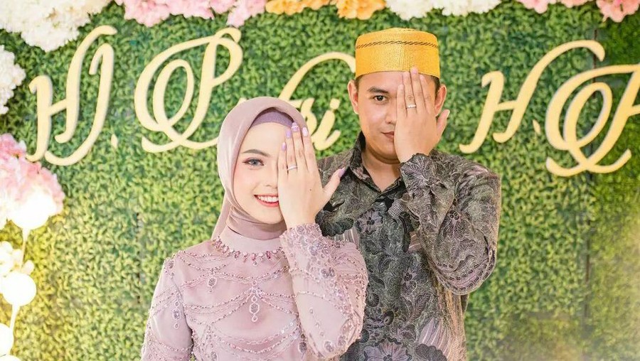 Momen Lamaran Putri Isnari