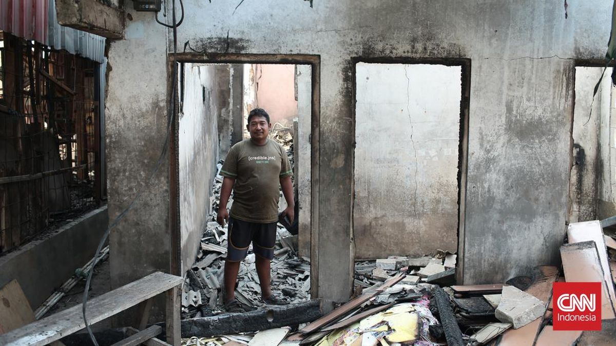 FOTO: Sisa Kebakaran dan Situasi Pengungsian di Tenda Muara Kapuk