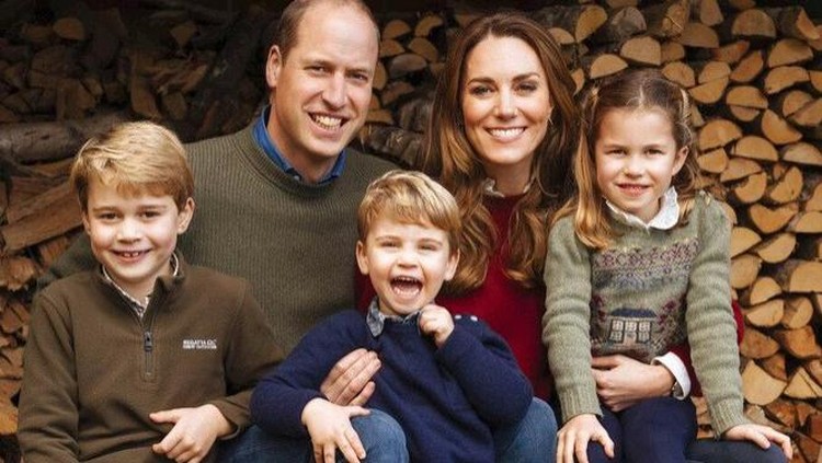 Persalinan anggota kerajaan tentu mengikuti aturan. Ternyata ini yang terpaksa dijalani Kate Middleton saat melahirkan Pangeran George sepuluh tahun lalu.