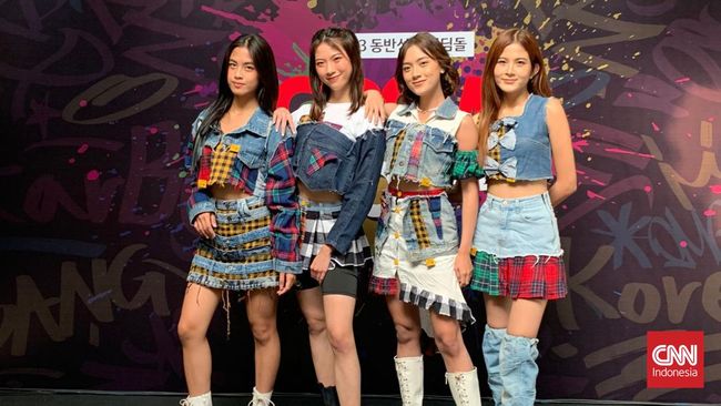 Sebanyak empat perempuan Indonesia yang tergabung dalam girl group bernama StarBe terpilih untuk menjalani training dan debut di Korea Selatan.