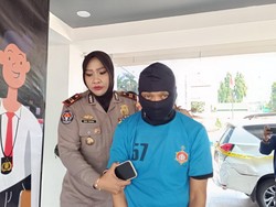 Tersinggung di Grup WA Bikin Pria Brutal Rusak Mobil di Pakansari