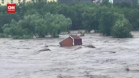 VIDEO: Beijing Diterjang Banjir Bandang, Dua Orang Tewas