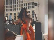 VIDEO: Detik-detik Cardi B Lempar Mikrofon ke Arah Penonton