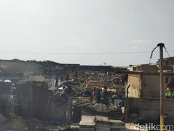 Rumah Luluh Lantak Terbakar, Begini Kondisi Warga Penjaringan di Pengungsian