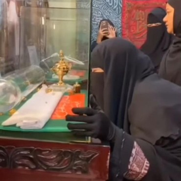 7 Momen Umi Pipik Nangis Lepas Cadar Saat Lihat Rambut & Jenggot Rasulullah