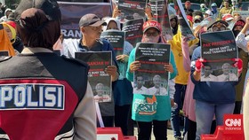 Warga Demo Tagih Ganti Rugi Tanah Proyek Tol Semarang-Demak
