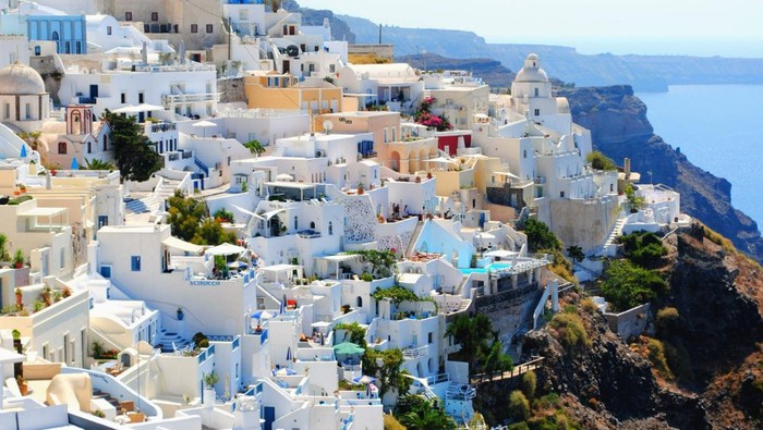 8 Destinasi Wisata Ini Punya Penduduk Lokal yang 