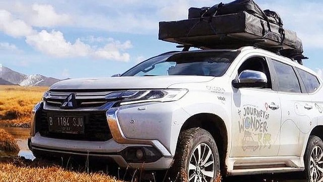 Keluarga Journe of Wonder yang terdiri dari Eelco Koudijs dan Iyel Koudijs bersama dua anaknya berpetualang menggunakan Pajero Sport Dakar Ultimate 4x4.