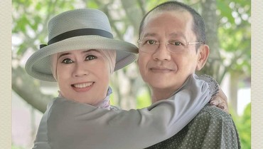 Ditinggal Ray Sahetapy, 8 Potret Bahagia Dewi Yull & Suami Kedua
