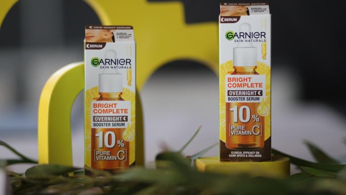 Demi Lindungi Munculnya Flek Hitam, Garnier Rilis Bright Complete Overnight 10% Pure Vitamin C Serum