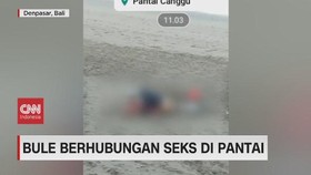 VIDEO: Heboh Bule Berhubungan Seks di Pantai