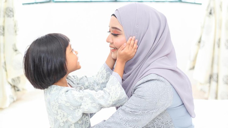 Mother and daughter on Hari Raya Aidilfitri/ Eid-Ul-Fitr in Malaysia.