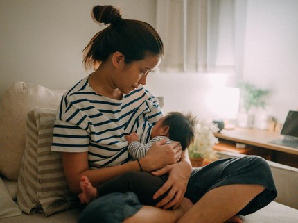 5 Tips Mengatasi Komentar Negatif dari Keluarga untuk Bunda Menyusui