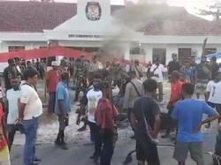 Kantor KPU Sorong Selatan Disegel gegara Komisioner Diganti Jelang Dilantik