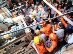 Tangis Keluarga Ikhlaskan 8 Penambang Emas Terjebak di Galian Banyumas