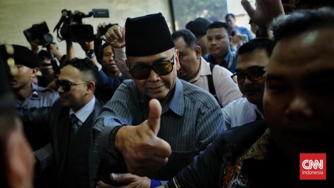 Pengacara Panji Gumilang mempertimbangkan jalur praperadilan usai kliennya ditetapkan jadi tersangka penistaan agama oleh Bareskrim.