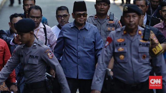 Pengacara Panji Gumilang menilai ada faktor politis di balik penetapan tersangka kliennya. Ia akan menempuh praperadilan hingga meminta penangguhan penahanan.