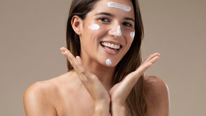 Ini Lho Perbedaan Physical, Chemical, dan Hybrid Sunscreen! Mana yang Terbaik?