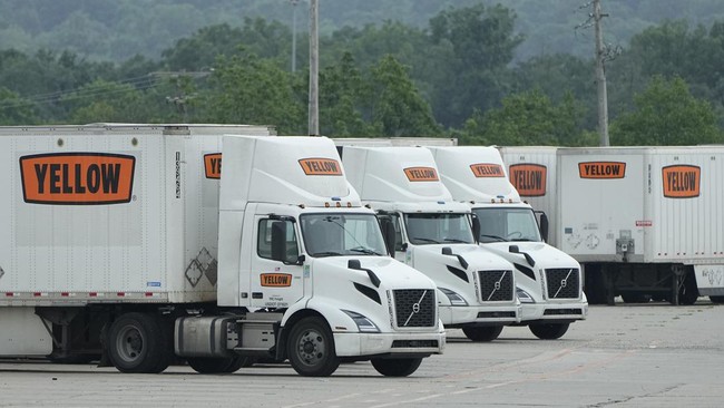 Perusahaan truk asal AS Yellow Corp menyatakan bangkrut dan harus melakukan pemutusahan hubungan kerja (PHK) terhadap 30 ribu karyawan.