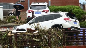 FOTO: Beijing Porak-poranda usai Diguyur Hujan Lebat