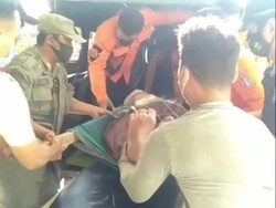 Susahnya Evakuasi Pria Bobot 200 Kg Tak Muat di Ambulans Padahal Sudah Ditandu