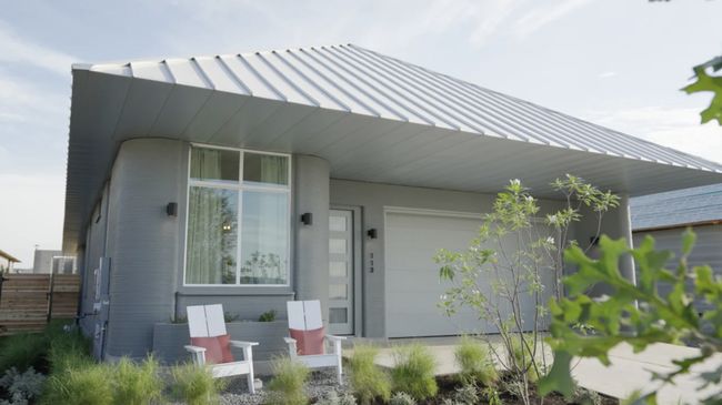 Kompleks rumah cetak 3D meluncurkan rumah pertamanya di Texas, AS. Rumah ini jadi satu dari 100 rumah yang akan dihuni pada September 2023.