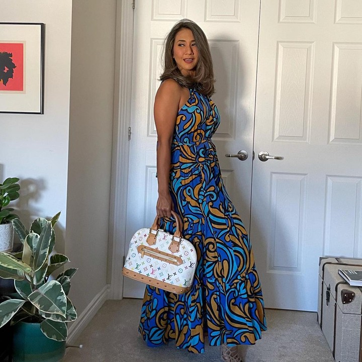 <p>Salah satu tempat favorit Cut Memey adalah ruang tengah di mana ia kerap melakukan foto OOTD. Di rumahnya, Cut Memey juga memberi sentuhan alam dengan menaruh beberapa tanaman hias dalam ruangan. (Foto: Instagram @cutmemey)</p>