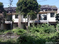 Menengok Kompleks Mati di Jaktim, Puluhan Rumah Terbengkalai