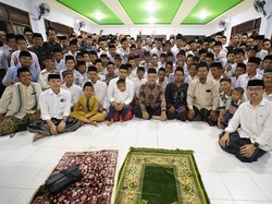 Sowan ke Ponpes Keluarga Mbah Moen, Ganjar Didoakan Santri-Ulama