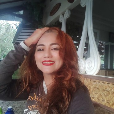 Bangkrut Ditipu Rp3 M, Ini 8 Potret Sally Marcelina Jualan Baju Bekas